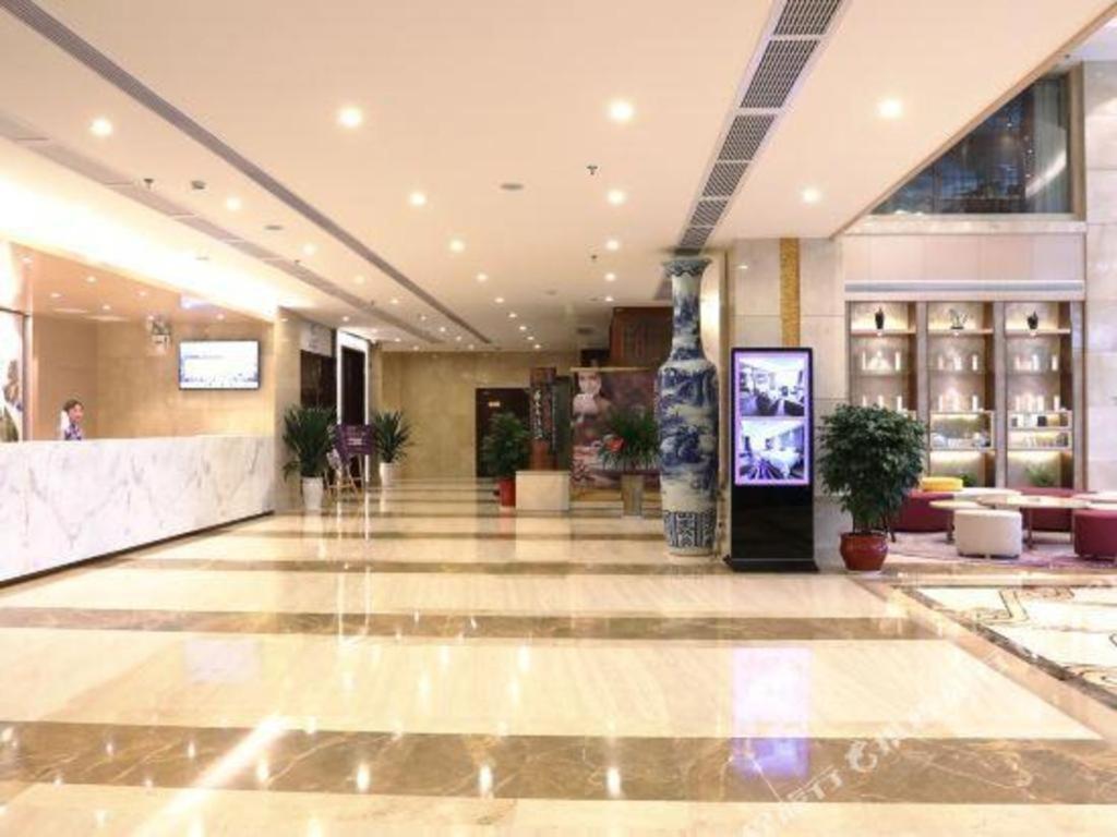 Lavande Hotels- Yueyang Linxiang Zhongfa Exterior foto